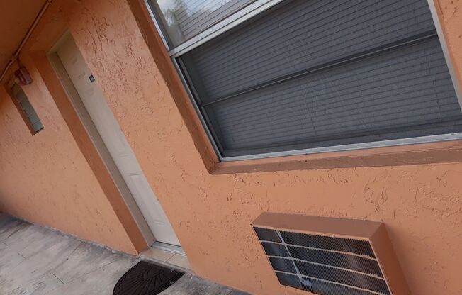 1 bed, 1 bath, 750 sqft, $1,700, Unit A05