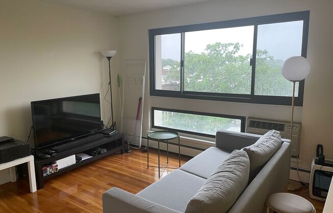 2 beds, 1 bath, $3,300, Unit 74