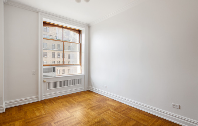 225 W 86 ST