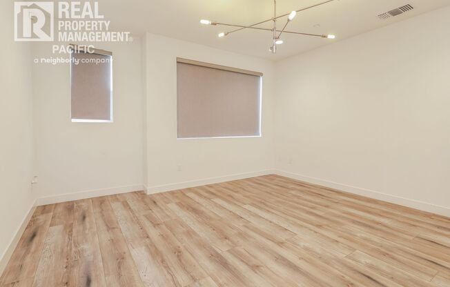 Modern Townhome in Gated West Oakland Community