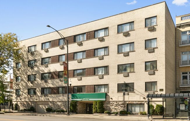 Studio, 1 bath, 275 sqft, $1,395, Unit 342
