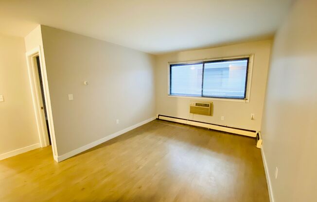 1 bed, 1 bath, $950, Unit 112