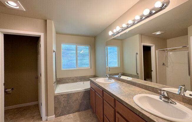 3bd 2.5ba Kent Home for Rent!