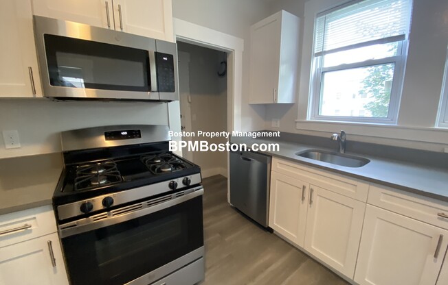 3 beds, 1 bath, 1,240 sqft, $3,300, Unit 2