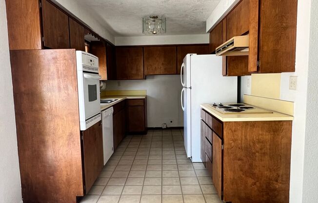 2 beds, 1 bath, $1,300