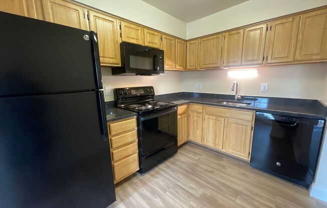 2 beds, 2 baths, 1,000 sqft, $1,990, Unit 14210 #201