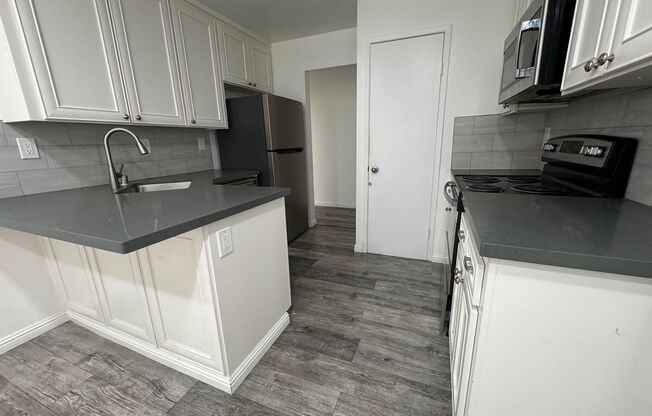 Recently remodeled spacious townhome with Refrigerator, Washer & Dryer and Garage parking