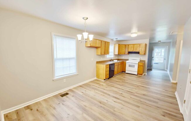 VERY SPACIOUS HOME! 4 Bedroom, 2 bathroom with laundry room