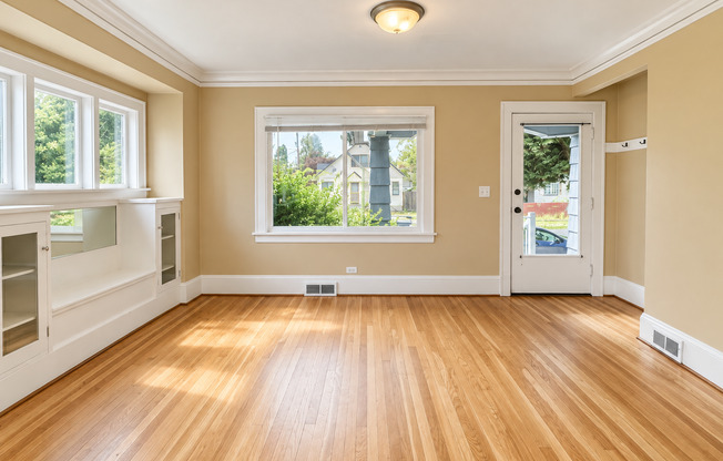 Charming St. Johns Cottage with Timeless Character | 2bd/1ba