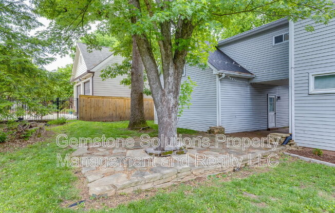 221 ADAMS CT
