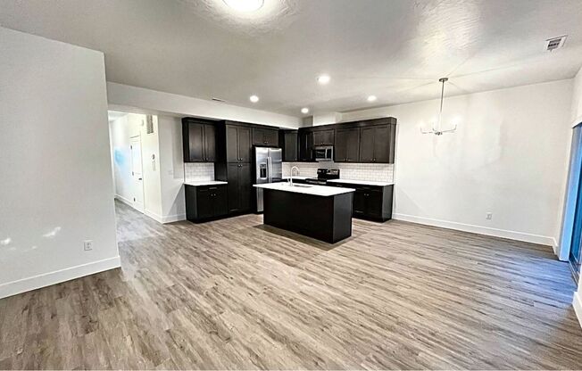 3 beds, 2.5 baths, 1,500 sqft, $2,095, Unit B130