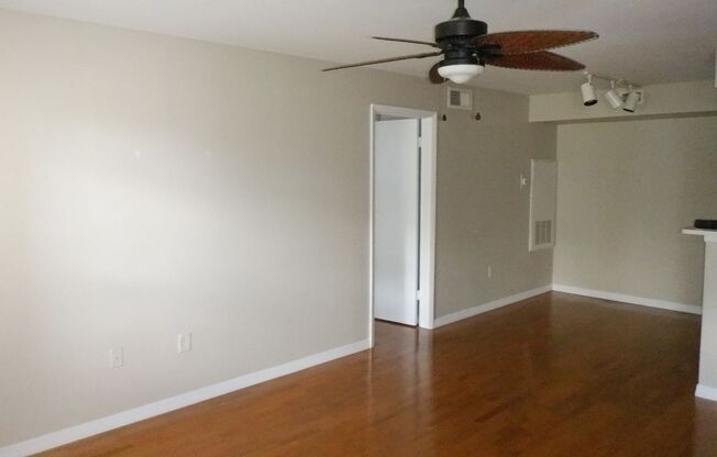 Lovely 2/2 Condo in Kissimmee right outside of Celebration. Just minutes to Disney!