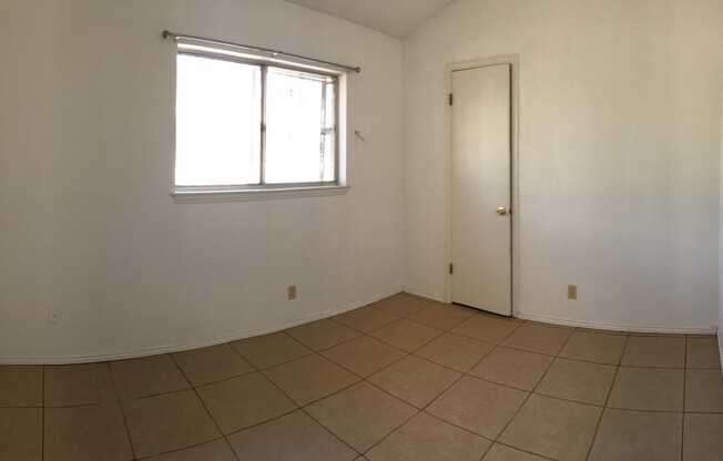 2 beds, 1 bath, $1,195