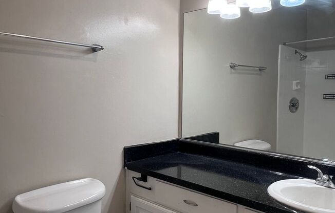 2 beds, 2 baths, 850 sqft, $2,795, Unit 213