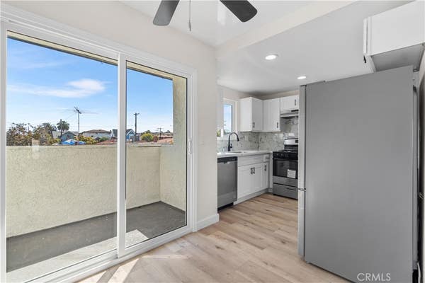 523 W 12 ST