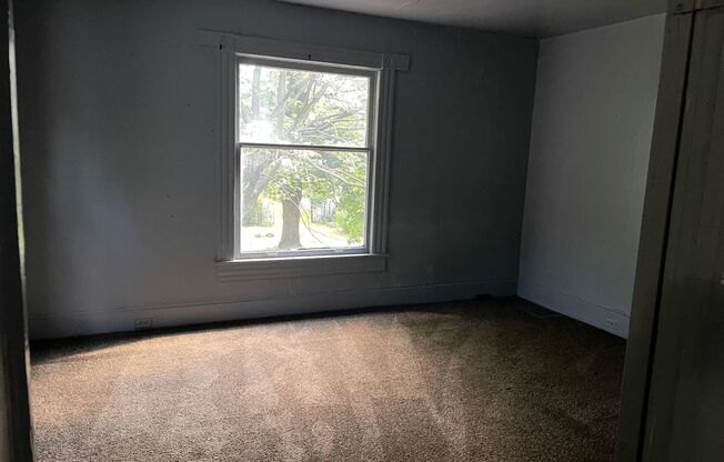 2 beds, 1 bath, 980 sqft, $850, Unit Up