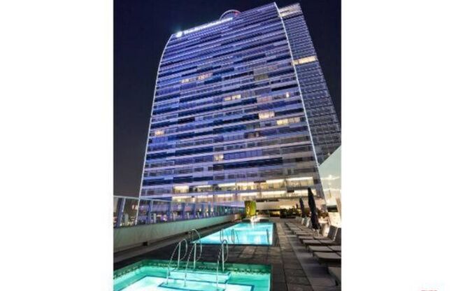 1 bed, 2 baths, 990 sqft, $4,700, Unit 28D