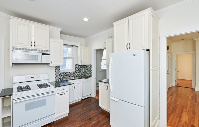658 E 6 ST