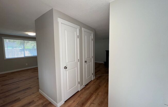 REMODELED Single Level Home on HUGE 1/4 Acre Lot for Rent - 14520 NE 74th St
