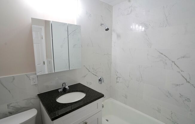 2 beds, 1 bath, 1,050 sqft, $2,900, Unit 81-5