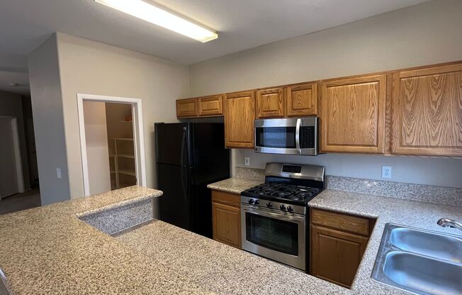 Beautiful Henderson 2 Bedroom Townhouse!