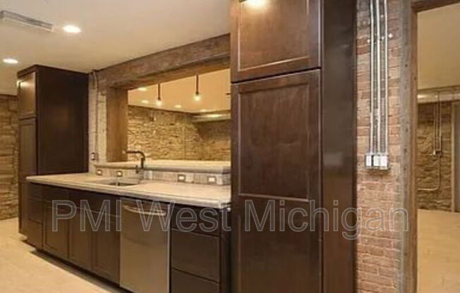 44 LAFAYETTE AVE NE