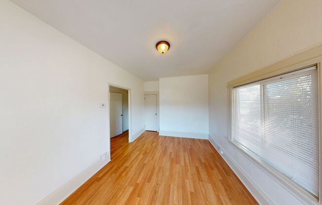 1832 Fruitvale ave!  Comfortable Living in the Heart of Fruitvale