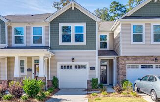 Beautifully maintained 3 bedroom 2.5 bath in North Charlotte!