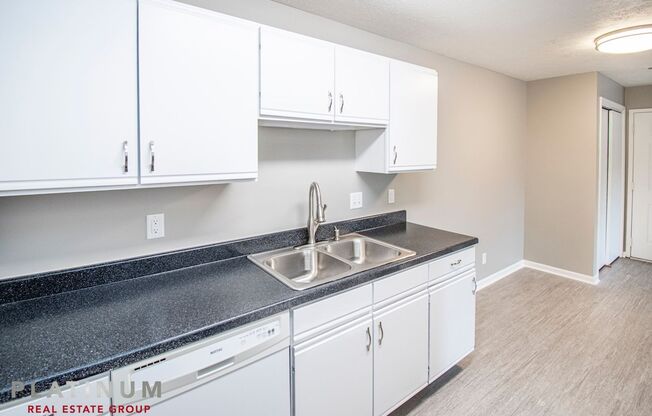 2 beds, 2 baths, 975 sqft, $1,100, Unit 5450-11