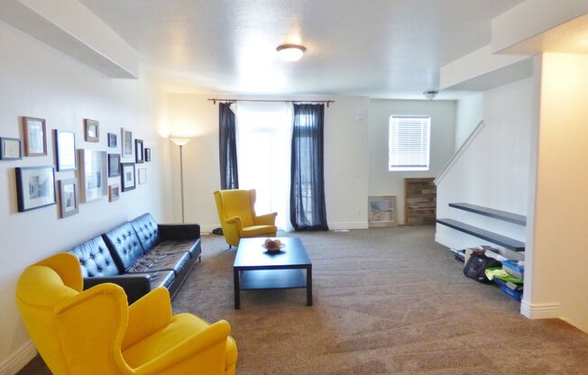 3 Bd 3.5 Bath 2 Car Garage Townhome in Sandy