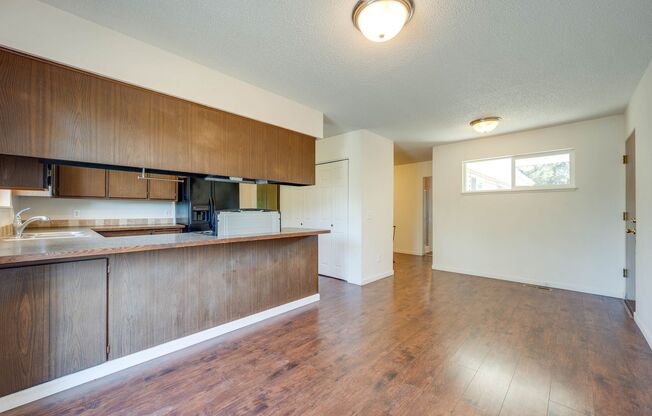 340/342 NW North St.