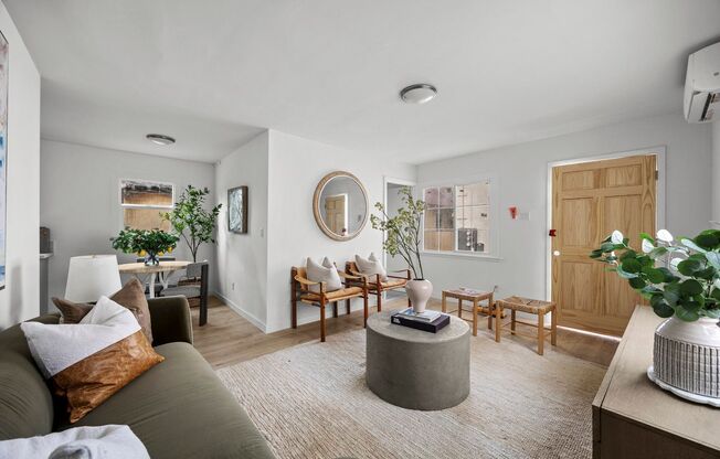1510 W 52 ST