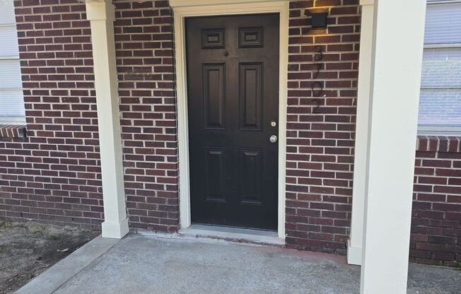 2 beds, 1 bath, $1,095, Unit 3702 Live Oak