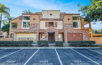 Great 2B/2BA Condo in Rancho Bernardo w/ Community Pool, W/D, & Reserved Parking!