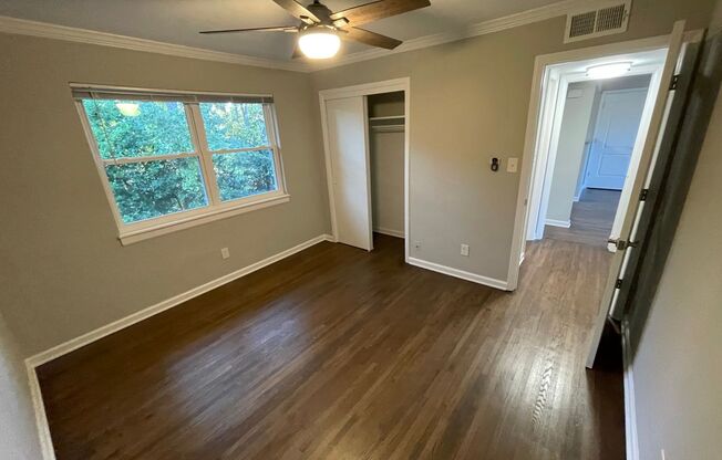 2 beds, 1 bath, 950 sqft, $1,595, Unit B-4