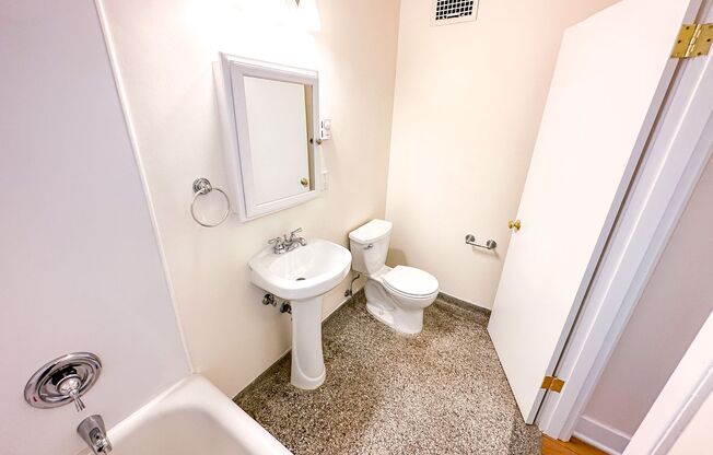 Studio, 1 bath, 456 sqft, $1,595, Unit 202