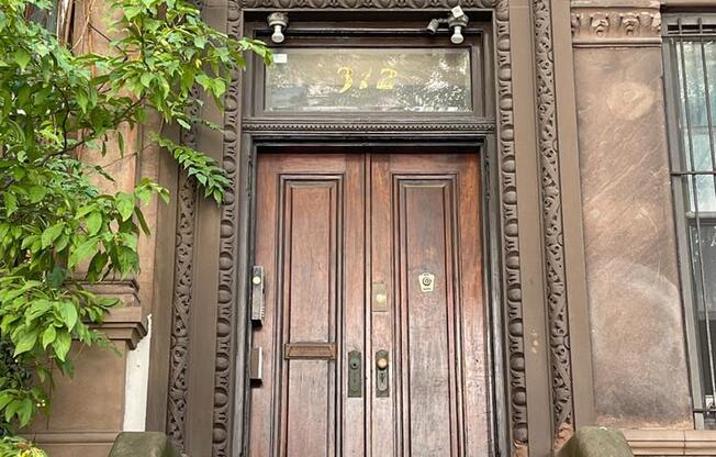 312 W 98 ST