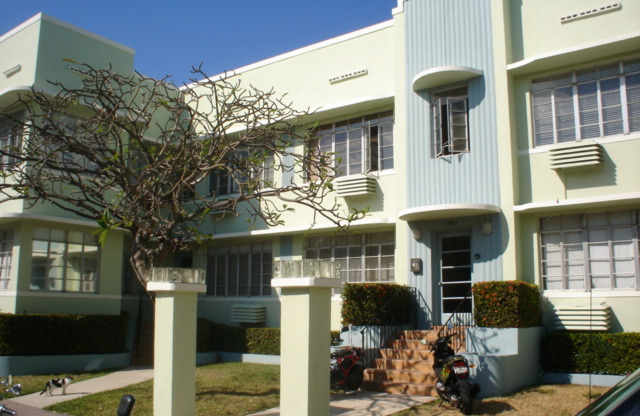 1043 8 ST