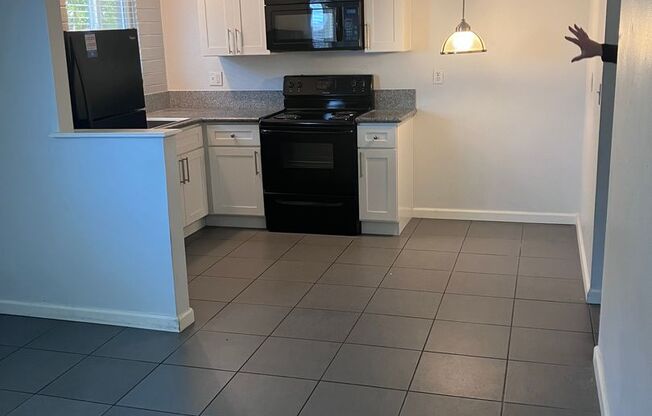 1 bed, 1 bath, 580 sqft, $825, Unit 7