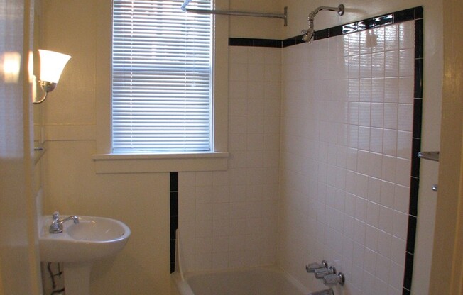 Studio, 1 bath, 445 sqft, $1,350