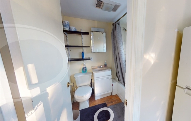 Studio, 1 bath, 450 sqft, $1,395, Unit 2r