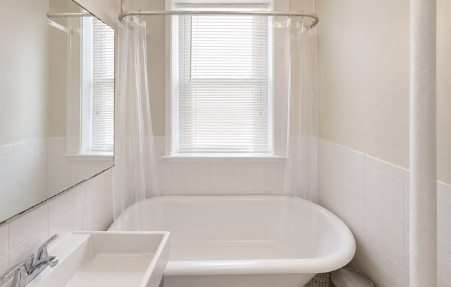 Studio, 1 bath, 999 sqft, $2,400, Unit 3