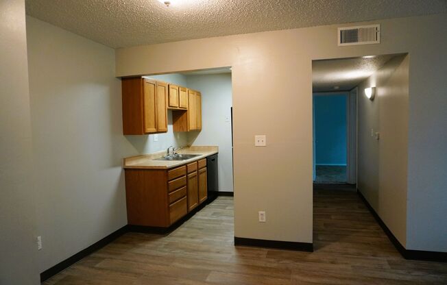 2 beds, 1 bath, 800 sqft, $880, Unit 3600-23