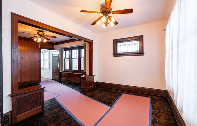 Charming 3-Bed Home in Bayview!  With 2 Car Garage!!  Pets Welcome!