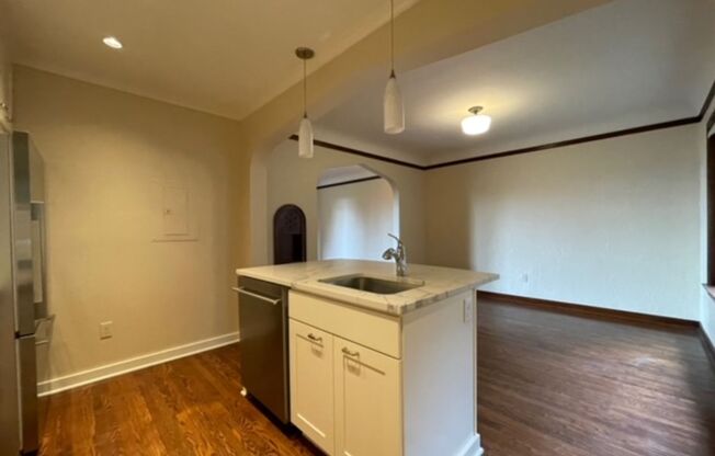 2 beds, 1 bath, 1,183 sqft, $3,950, Unit 09