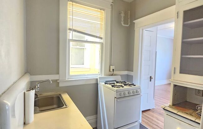 1 bed, 1 bath, 572 sqft, $925