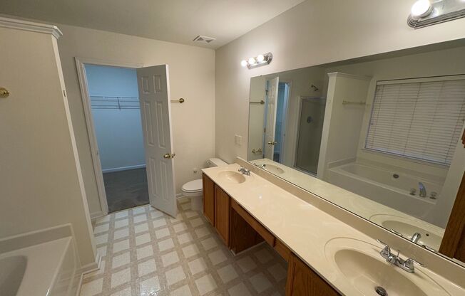 4 beds, 2.5 baths, $1,999, Unit # ELT