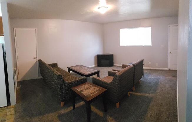 2 beds, 1 bath, 700 sqft, $1,800