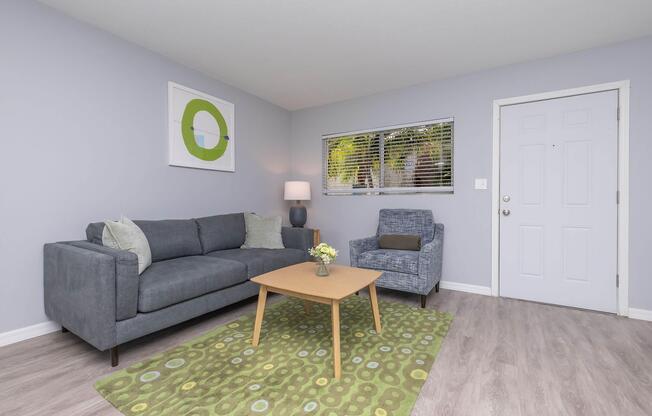 2 beds, 1 bath, 840 sqft, $1,650