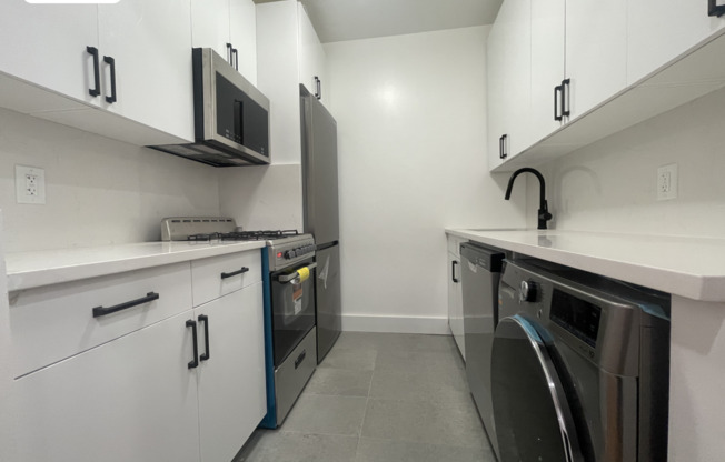 2 beds, 1 bath, $2,995, Unit 4L